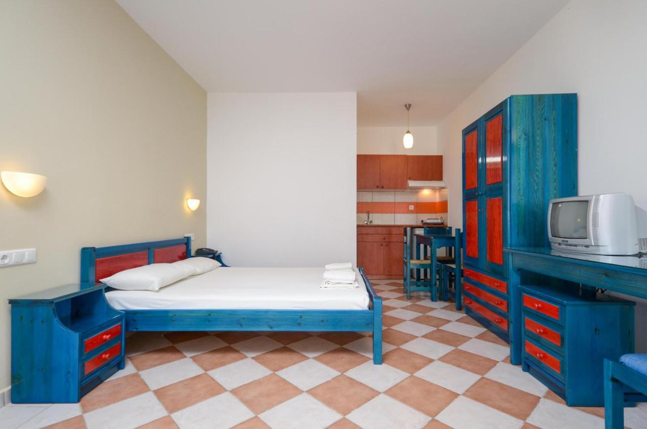 Fanis Hotel 2*